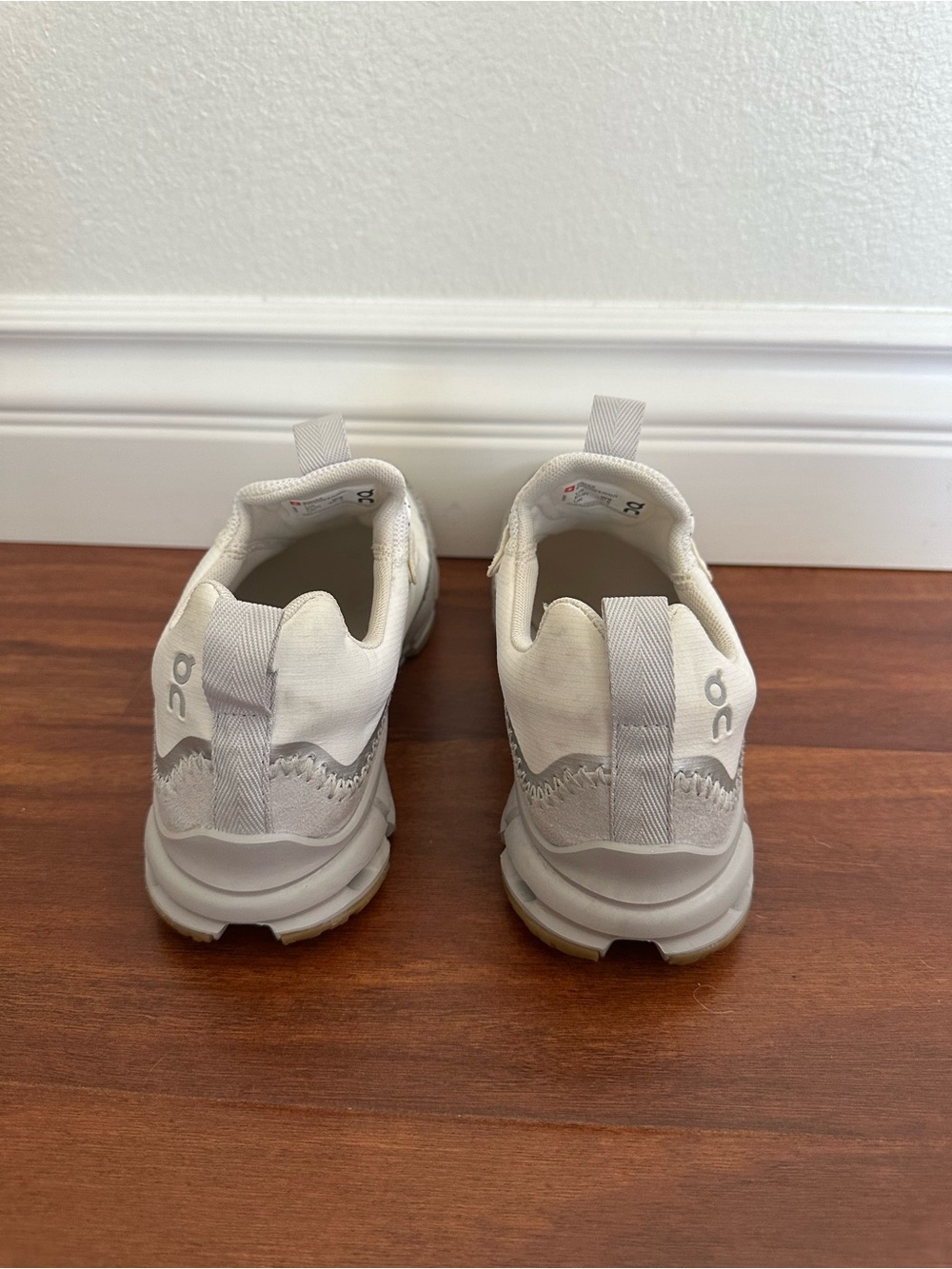 On Running Cloudaway Kanazawa Women's White and Light Gray Athletic Sneakers - Picture 4 of 5